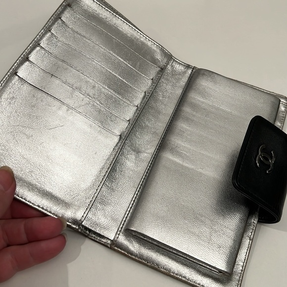 CHANEL Lucky Black Long Wallet with Silver metallic interior and kiss lock - Picture 5 of 8